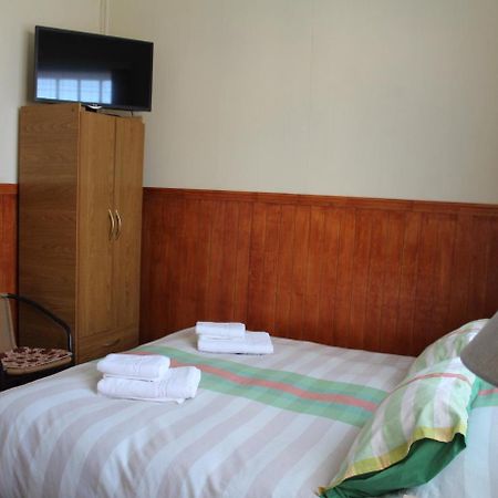 Hostal Y Cabanas Ainil Punta Arenas Eksteriør billede